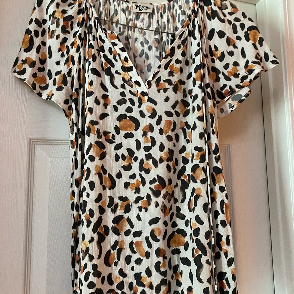 Short  sleeve cheetah  top